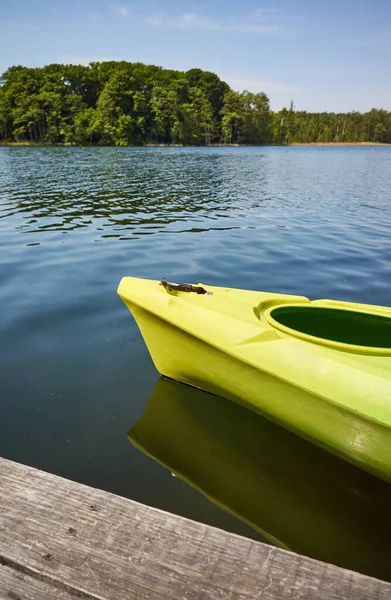 Kayak Près Une Jetée Lac Mise Point Sélective — Photo