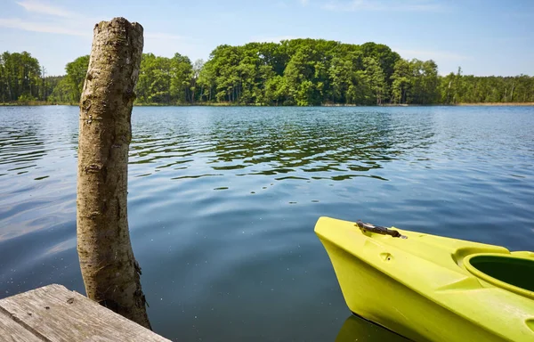 Kayak Junto Muelle Del Lago Enfoque Selectivo —  Fotos de Stock
