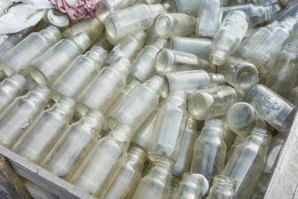 Używane Puste Butelki Szklane Przechowywane Recyklingu Selektywne Ustawianie Ostrości — Zdjęcie stockowe