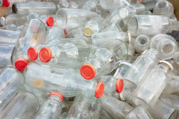 Botellas Vidrio Vacías Usadas Almacenadas Para Reciclaje Enfoque Selectivo — Foto de Stock