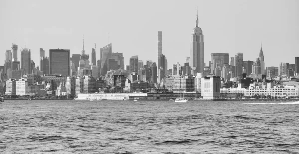 美国曼哈顿纽约市全景的黑白照片 — 图库照片