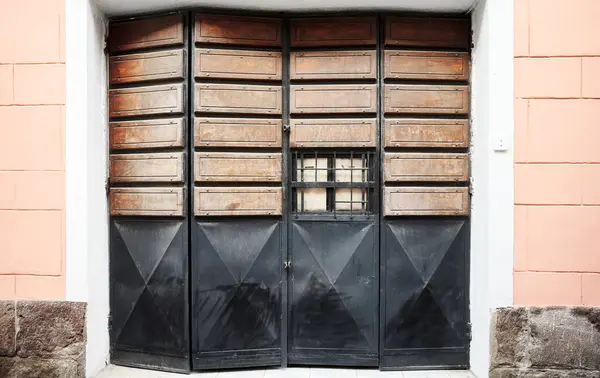 Vecchio Cancello Metallo Sfondo Architettura Quito Ecuador — Foto Stock