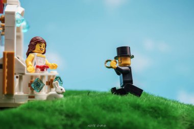 Bangkok, Tayland - 3 Ekim 2022 Lego Damat Stüdyosu Açık havada Geline Teklif Etti.