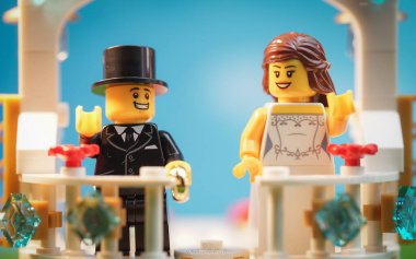 Bangkok, Tayland - 3 Ekim 2022 Lego Gelin ve Damat açık hava düğün töreninin stüdyo çekimi. 