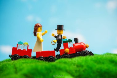 Bangkok, Tayland - 3 Ekim 2022: Lego Damat Stüdyosu Açık Hava Treninde Geline Teklif Etti.