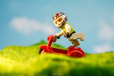 Bangkok, Tayland - 3 Ekim 2022 Lego Minyatür Yarışçısı.