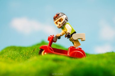 Bangkok, Tayland - 3 Ekim 2022 Lego Minyatür Yarışçısı.