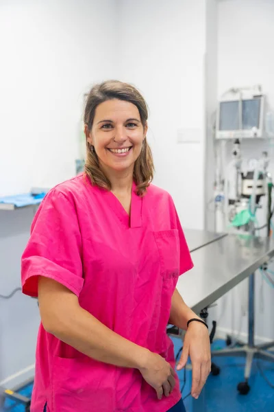 Stock image Portrait of a young female veterinarian at the vet clinic, smiling in uniform