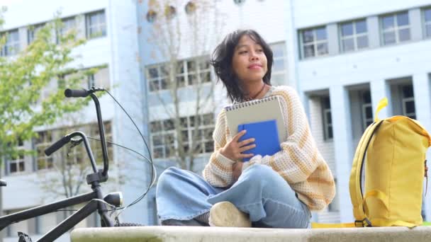 Portrait Eines Asiatischen Architekturstudenten Auf Dem Erasmus Universitätscampus Europa Austauschstudent — Stockvideo