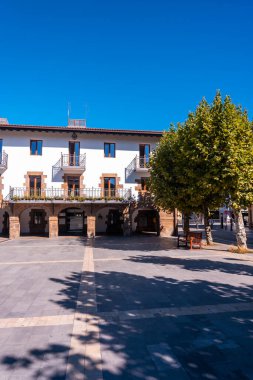 Lazkao belediye binası yazın Beasain ve Ordizia belediyelerinin yanında, Gipuzkoa