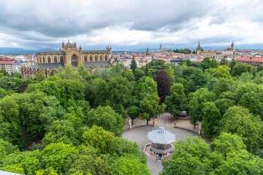 Vitoria-Gasteiz şehri. La Florida Park Panoramik ve Maria Inmaculada Katedrali, Araba