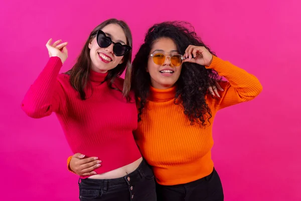 Female Friends Sunglasses Having Fun Smiling Pink Background Studio Shot — Φωτογραφία Αρχείου