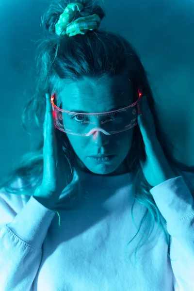 Woman Futuristic Glasses Gesturing Blue Background Illuminated Glasses — Zdjęcie stockowe