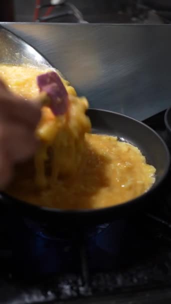 Cook Applying Egg Potato Pan Potato Omelette Kitchen Bar Restaurant — Wideo stockowe