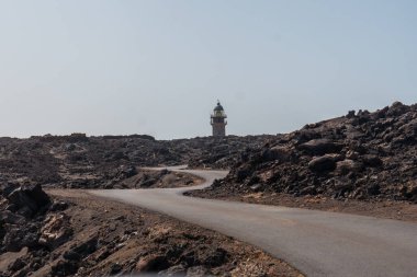 El Hierro Adası 'ndaki Orchilla fenerine giden yol. Kanarya Adaları