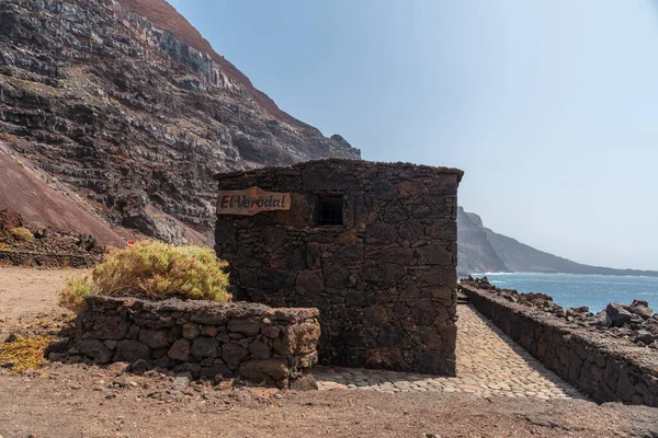 Παραλία Βεροντάλ Σπίτι Ηφαιστειακών Πετρωμάτων Στην Ακτή Του Νησιού Χιέρο — Φωτογραφία Αρχείου