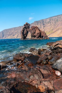 El Hierro Adası, İspanya 'daki Las Playas Körfezi' ndeki El Roque de la Bonanza 'da volkanik taşlar