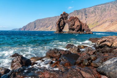 El Hierro Adası, İspanya 'daki Las Playas Körfezi' ndeki El Roque de la Bonanza 'da volkanik taşlar