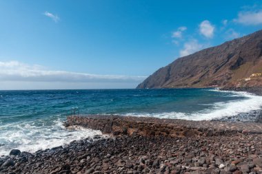 Hierro adasındaki Las Playa Körfezi manzarası. Kanarya Adaları