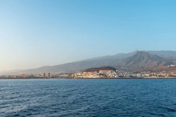 特内里费号渡船前往Hierro或La Gomera 从Los Cristianos的船上观看 — 图库照片