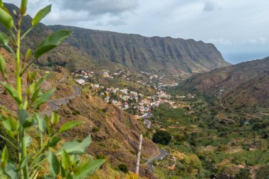 La Gomera, Kanarya Adaları 'nın kuzeyindeki Hermigua köyündeki miradordan görüntüler