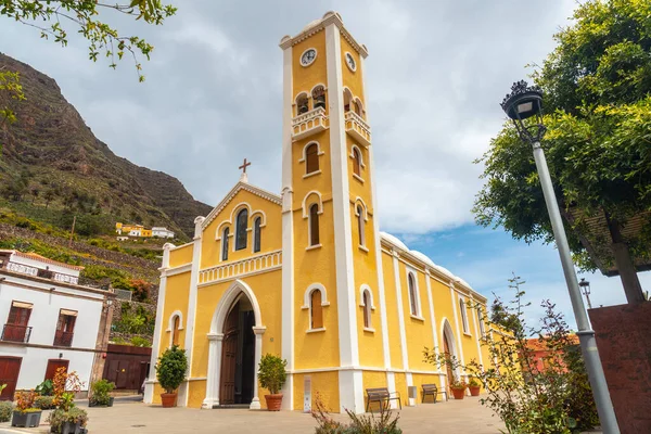 stock image Lovely yellow church of La Encarnacion in the village of Hermigua in the north of La Gomera, Canary Islands