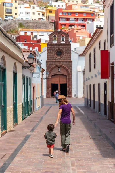 Concept Vacances Mère Avec Son Fils Dans Ville San Sebastian — Photo