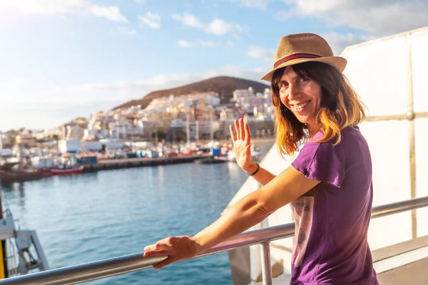 Female Tourist Ferry City Los Cristianos Background Island Tenerife Ferry — Stock Photo, Image