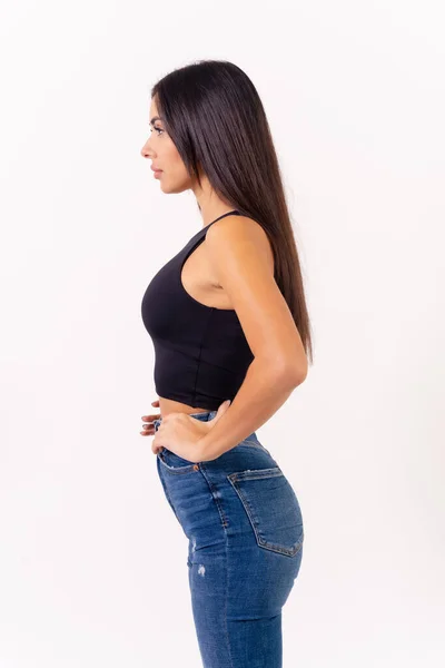 Brunett Kvinna Vit Bakgrund Gjutning Studio Skott Porträtt Jeans Profil — Stockfoto