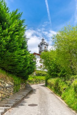 Sierra de Aralar 'daki bölge kasabası Navarre' da Leiza 'nın yanında. La Asuncion Bölgesi 'ne giden yol