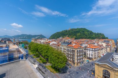 San Sebastian şehrinin havadan görünüşü - Donostia. Gipuzkoa eyaletinde. Bask Ülkesi