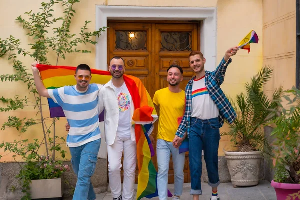 Lgbt Conceito Retrato Homens Gays Amigos Divertindo Festa Orgulho Gay — Fotografia de Stock
