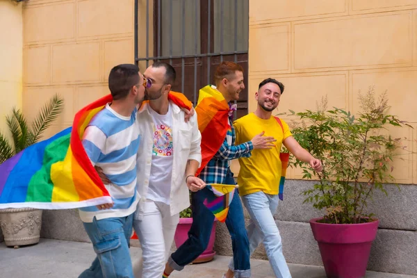 Conceito Lgbt Homens Gays Amigos Divertindo Festa Orgulho Gay Diversidade — Fotografia de Stock