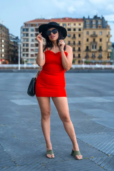 Retrato Moda Ciudad Hermosa Mujer Latina Con Sombrero Retrato Fasion — Foto de Stock