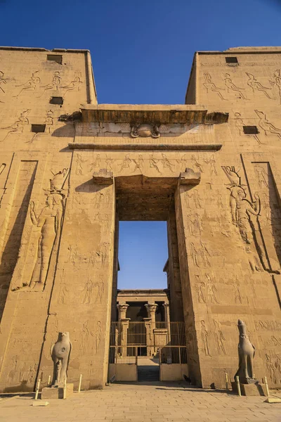 Fasáda Kresbou Faraonů Chrámu Edfu Městě Edfu Egypt Břehu Řeky — Stock fotografie