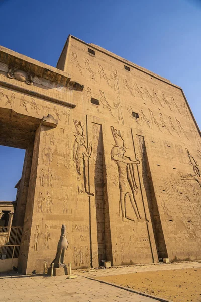 Façade Avec Dessin Pharaons Temple Edfou Dans Ville Edfou Egypte — Photo