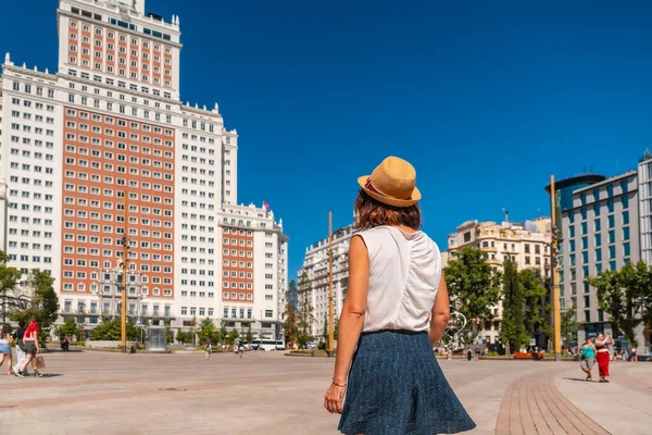 Fiatal Turista Spanyolországban Tér Központjában Főváros Madrid Élvezi Ünnepeket — Stock Fotó