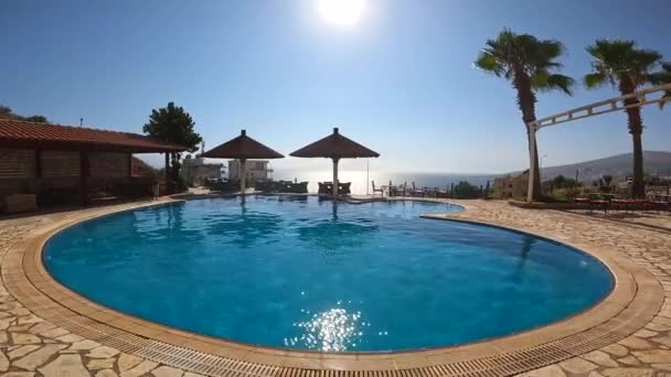 Man Jumping Pool Summer Vacation Hotel — Stock Video
