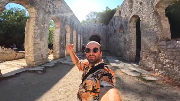 Tourist Filming Himself Great Basilica Archaeological Ruins Butrint Butrinto National — Stock Video