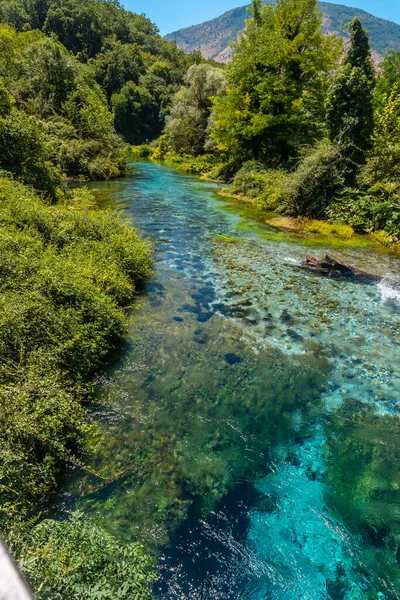 Река Прозрачными Водами Голубого Глаза Природное Явление Горах Южной Албании — стоковое фото