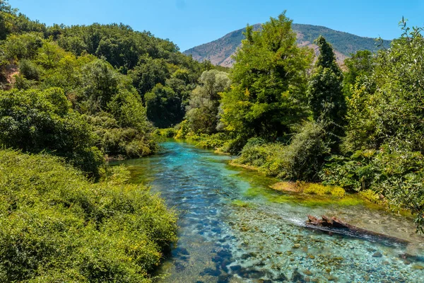 Fluss Mit Dem Transparenten Wasser Des Blauen Auges Ein Naturphänomen — Stockfoto