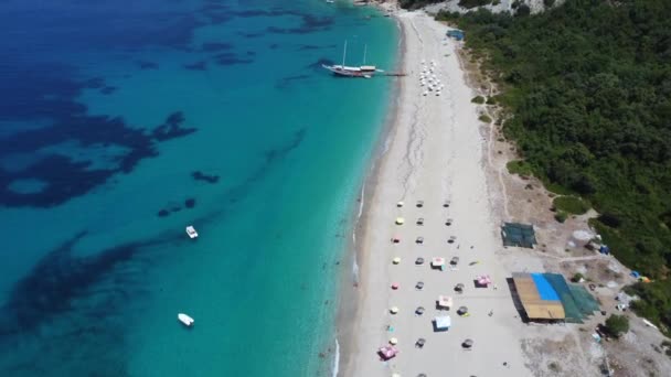 มมองโดรนทางอากาศของชายหาดสวรรค ของ Kroreza Krorez Riviera ลเบเน ยใน Sarande ลเบเน — วีดีโอสต็อก