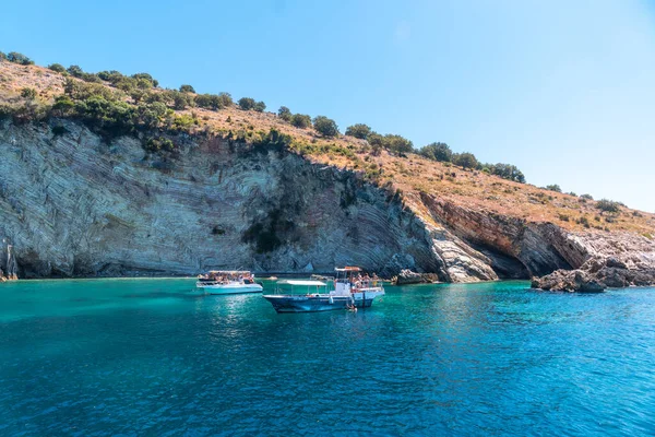 Tourist Boats Gremina Beach Seen Boat Albanian Riviera Sarande Turquoise — Stock Photo, Image