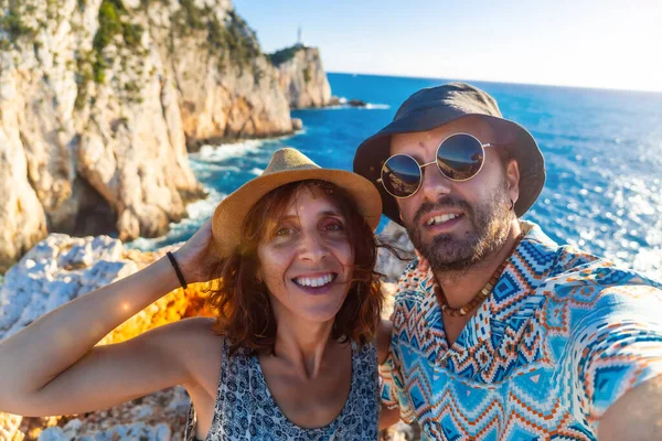 Selfie Couple Tourists Ducato Lefkas Lighthouse Cape Southern Area Island — Stock Photo, Image