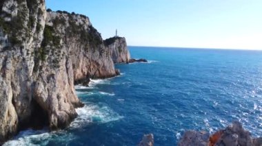 Yunanistan 'ın Lefkada adasının güney bölgesindeki Deniz Feneri veya Cape Ducato Lefkas' ta manzara. Yunanistan.