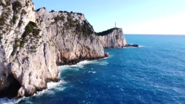 Yunanistan 'ın Lefkada adasının güney bölgesinde bulunan Deniz feneri veya Ducato Lefkas Burnu. Yunanistan.