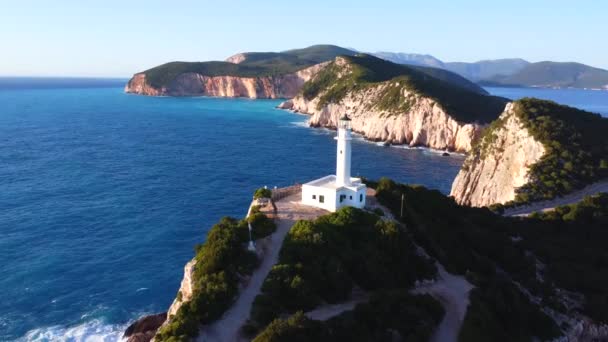 Luftdrone Udsigt Klipperne Det Hvide Fyrtårn Eller Cape Ducato Lefkas – Stock-video