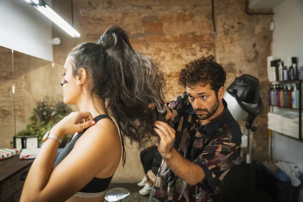Cadılar Bayramı Partisi Hazırlıkları Kuaför Saç Stilini Bitirdi Güzellik Salonundaki — Stok fotoğraf