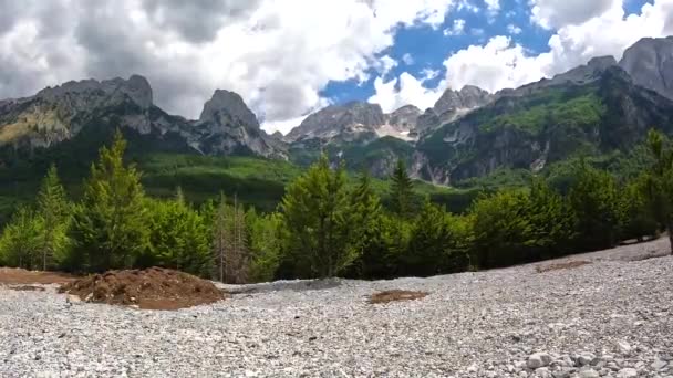 ヴァルボナ渓谷からのトレッキングのトレイルのタイムラプス テテテット国立公園 アルバニアアルプス ヴァルボナアルバニア — ストック動画
