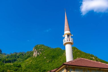 Valbona Vadisi, Theth Ulusal Parkı, Arnavutluk Alpleri 'ndeki Dragobi' deki güzel cami